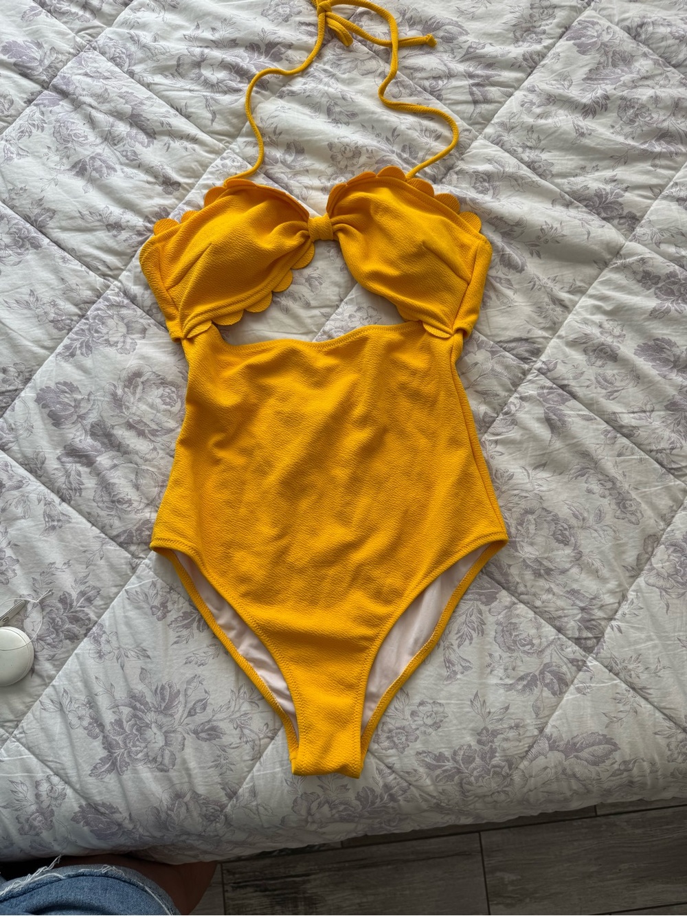 Cupshe Bright Yellow Scallop One-Piece Swimsuit